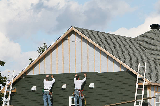 Professional Siding Replacement technician working in Jeffersonville, KY
